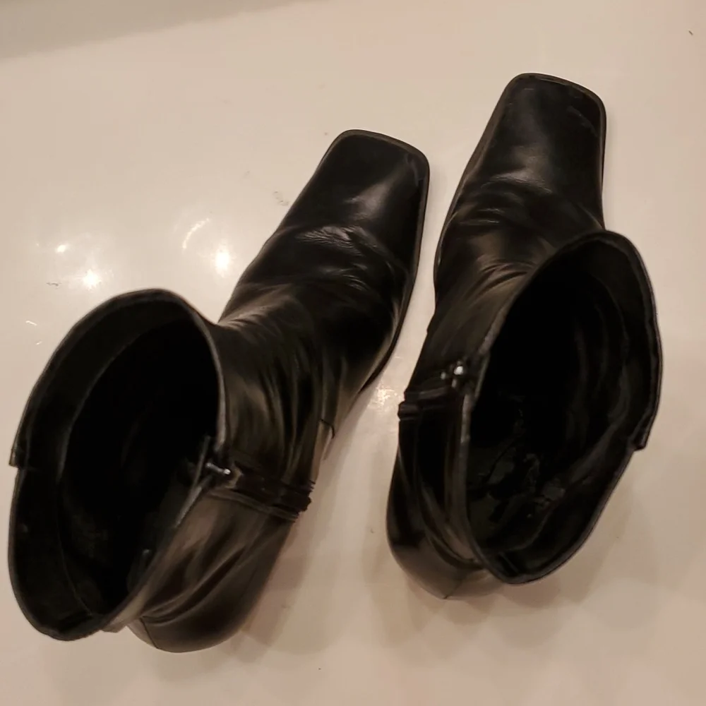 Nine West urban heeled booties - Picture 2 of 9